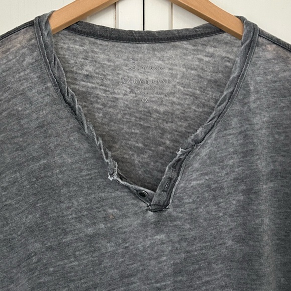 Lucky Brand Venice Burnout Men’s Size XXL Short Sleeve Notch Neck Tee - Picture 8 of 12
